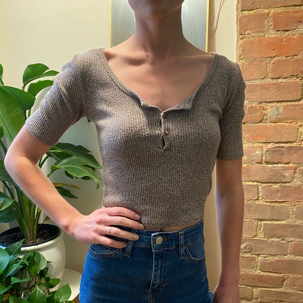 Grey top